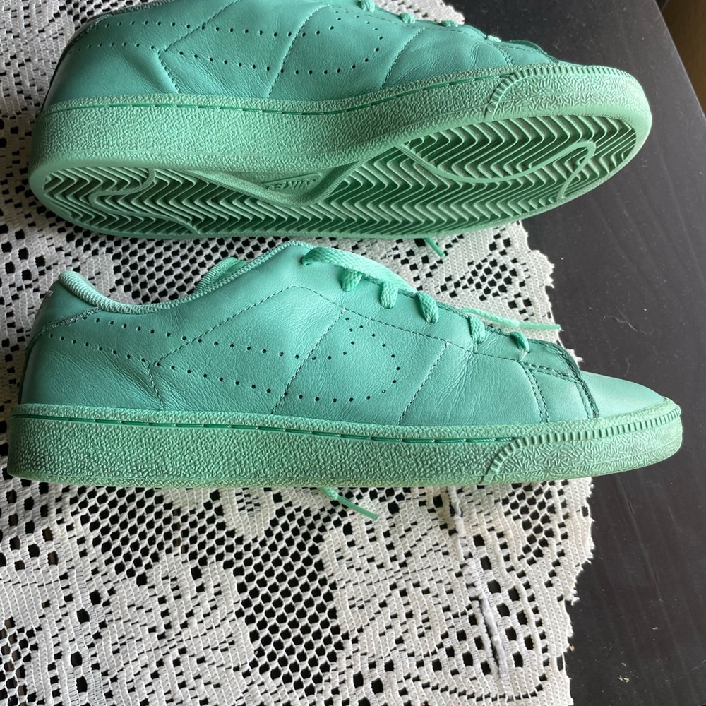 Nike Tennis Classic PRM (GS) Sneakers - Picture 4 of 9